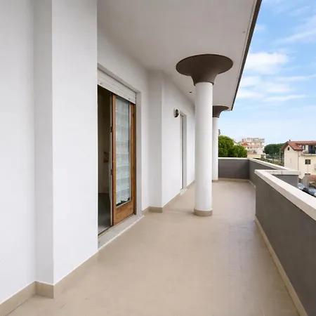 Mirea - Apartment Pineto